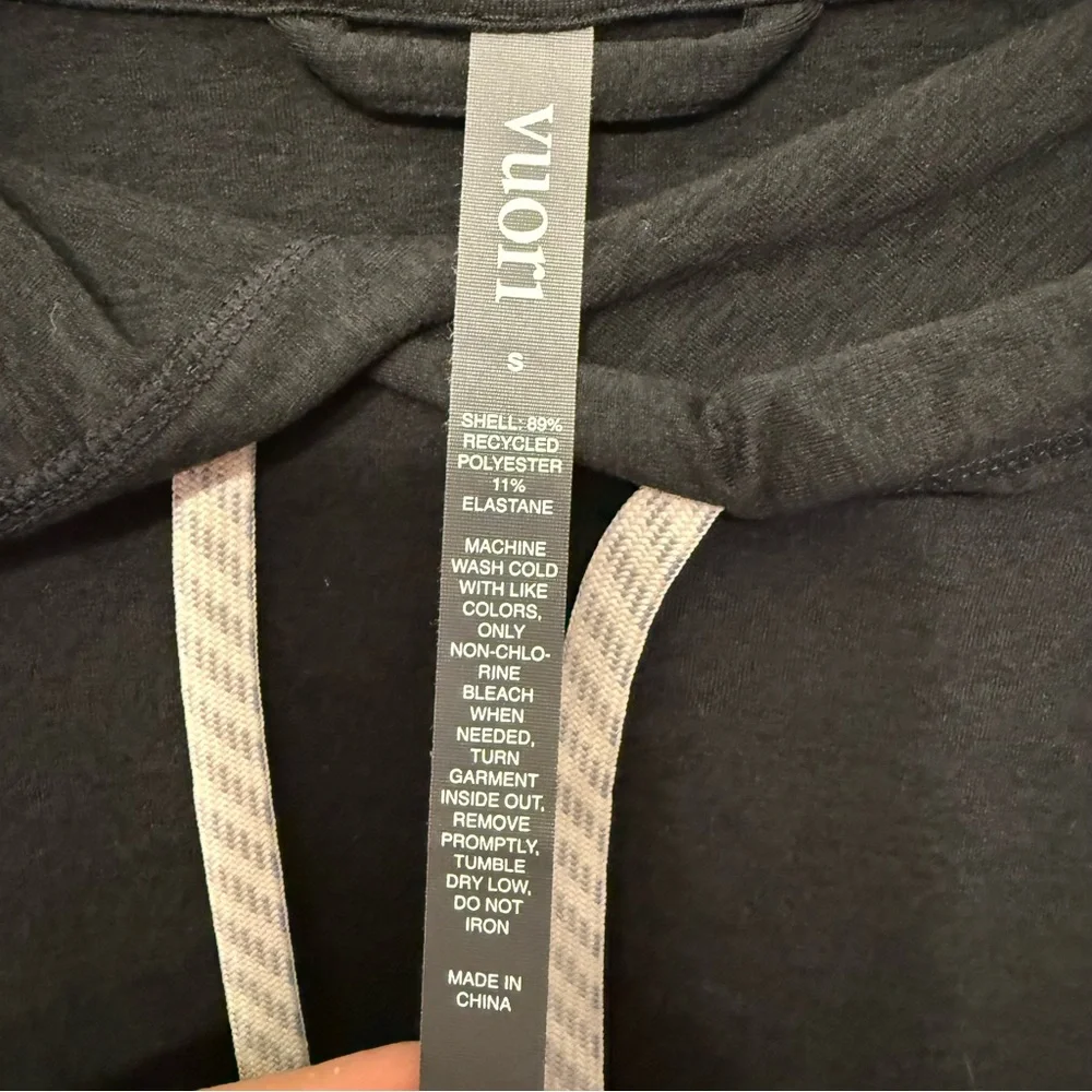 Vuori halo woman’s hoodie. Size Small - Picture 5 of 5